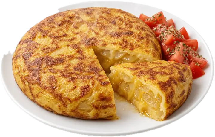 Tortilla de patatas jugosa con una cuña cortada y ensalada de tomate
